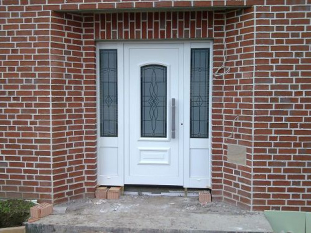 Inotherm Haustür mit zwei Seitenteilen