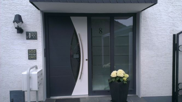 Inotherm Haustür zweifarbig mit Seitenteil
