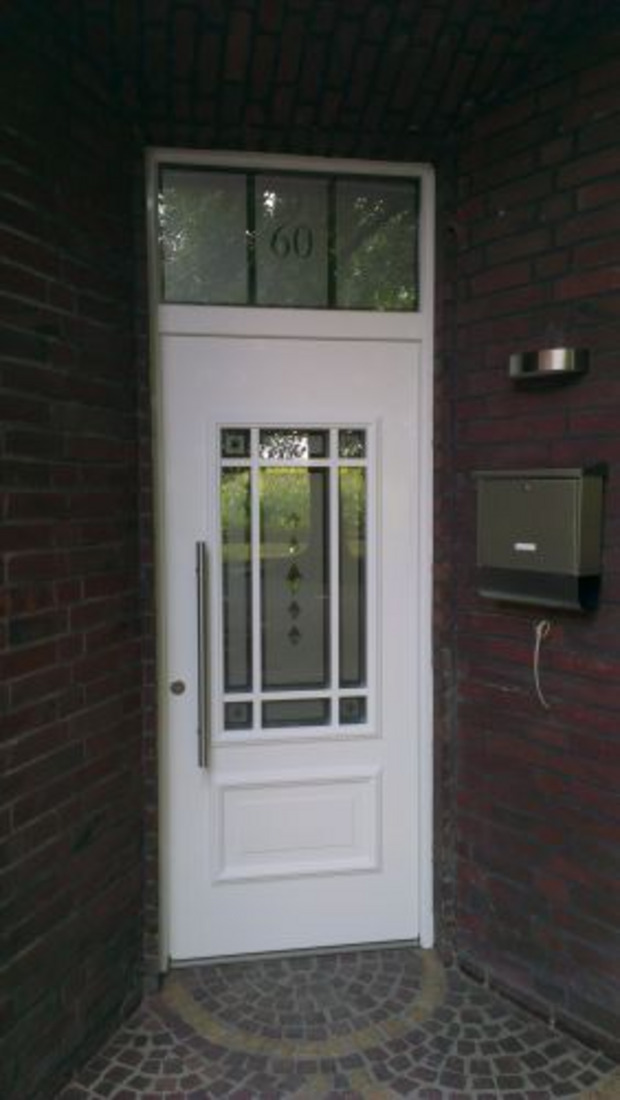 Inotherm Aluminiumhaustür mit Oberlicht