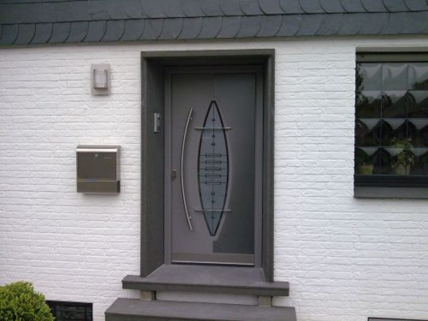 Inotherm Haustür flügelüberdeckend in dunkelgrau metallic matt