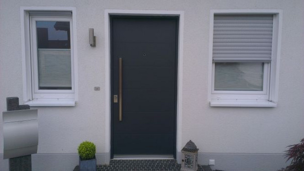 Inotherm Haustür in anthrazitgrau metallic
