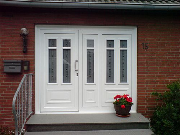 Aluminiumhaustür mit 2 Seitenteilen