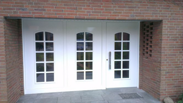 Inotherm Landhaustür mit zwei Seitenteilen